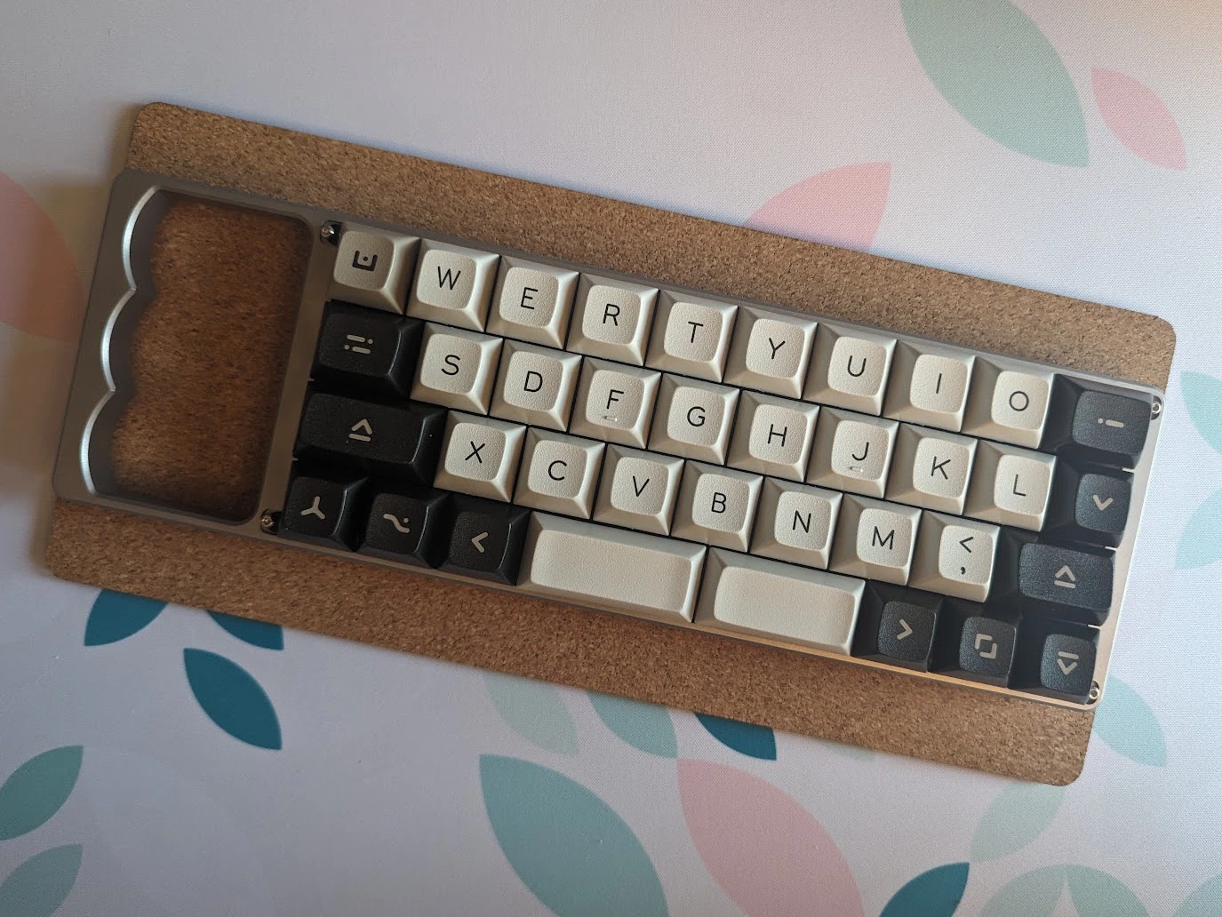 A knuqull keyboard on a deskmat