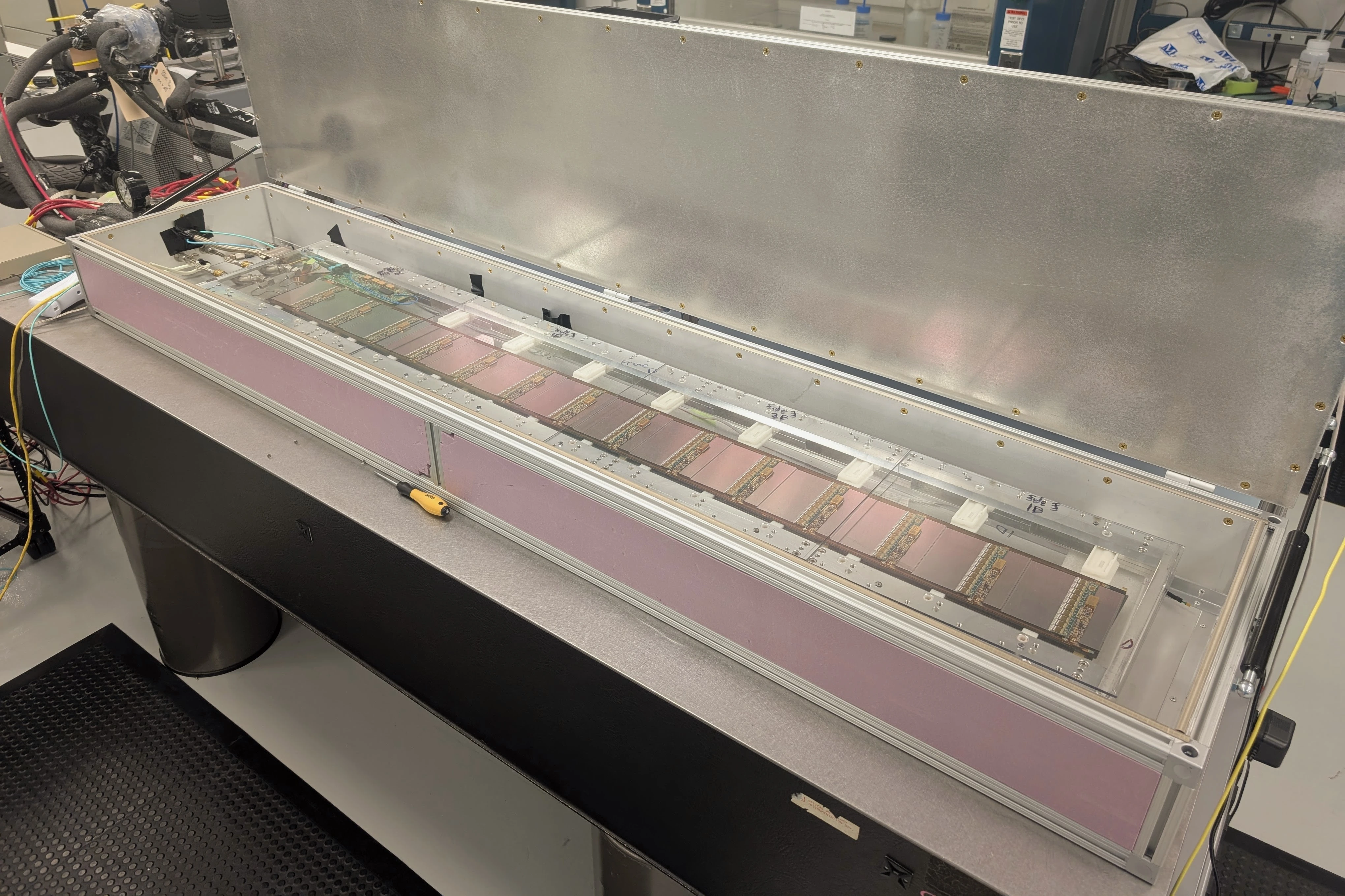 An stave loaded with silicon strip detectors